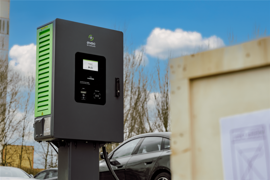 EVEC vecBOLT – 40KW DC charger with payment terminal -installed